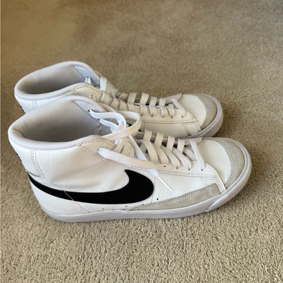 Nike Blazer Mid 77 White High-Top Sneakers 6.5Y - Picture 2 of 9
